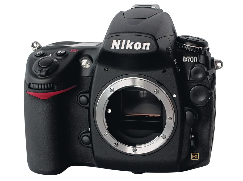 Nikon D700 + Af-S Nikkor 24-70Mm Kit D'Appareil-Photo Slr 12,1 Mp Cmos 4256 X 2832 Pixels Noir - Très Bon État
