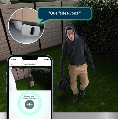 Arlo Pro 3 Floodlight Telecamera di sicurezza IP per interni e per esterni 2560 x 1440 pixel Parete