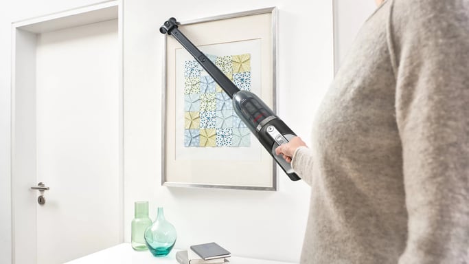 Bosch Serie 4 BBH3ZOO28 aspirapolvere verticale e con testina elettrica Batteria senza sacco a secco 0,4 L Nero, Rosso 2,15 Ah