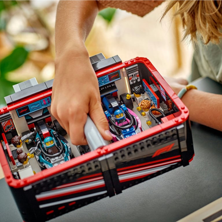 LEGO City Garage de F1 et voitures Mercedes-AMG et Alpine 60444 - vue 2