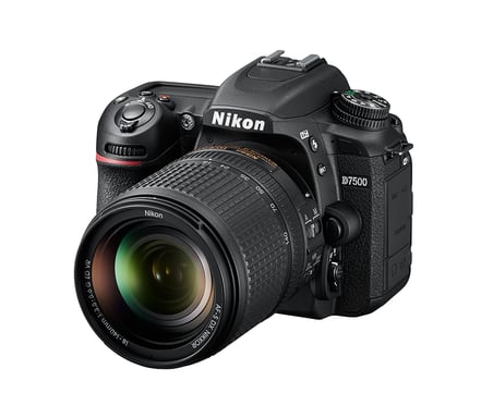 Nikon D7500 + AF-S DX NIKKOR 18-140 VR Kit d'appareil-photo SLR 20,9 MP CMOS 5568 x 3712 pixels Noir