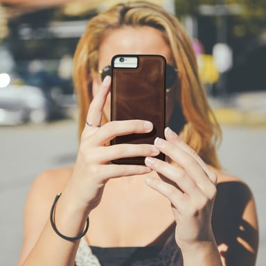 Coque iPhone 8+, 7+, 6+, 6S+ Protection Rigide Cuir Véritable Akashi Marron