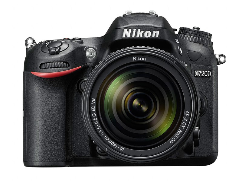 Nikon D7200 + AF-S DX NIKKOR 18-140mm Kit d'appareil-photo SLR 24,2 MP CMOS 6000 x 4000 pixels Noir - Très bon état Très bon état - Nikon reconditionné disponible sur Pixmania