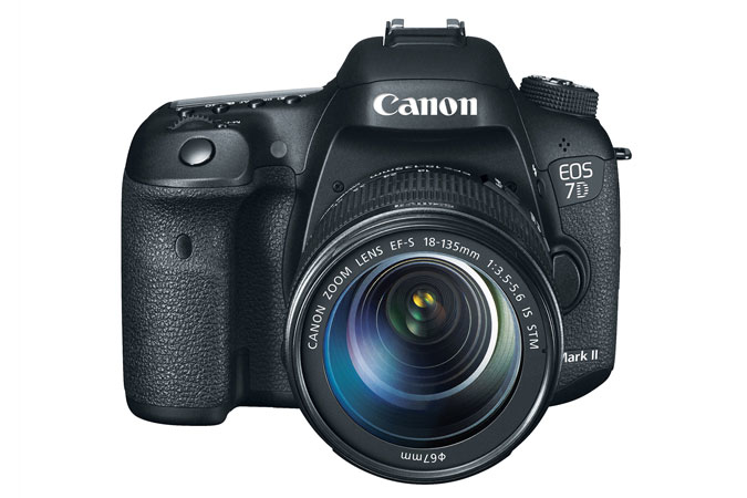 Canon EOS 7D Mark II + 18 135mm IS STM Kit d'appareil photo SLR 20 2 MP CMOS 5472 x 3648 pixels Neuf - vue 2