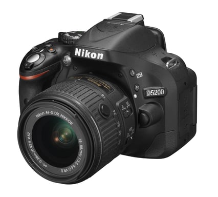 Nikon D5200 + Kit fotocamera reflex AF-S DX NIKKOR 18-55 mm 24,1 MP CMOS 6000 x 4000 pixel Nero