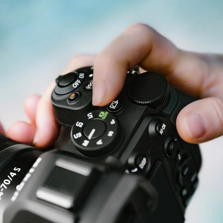 Appareil Photo Hybride Nikon Z5 II – 24,5 MP, Kit Z 24-200 mm f/4-6,3 VR - vue 4