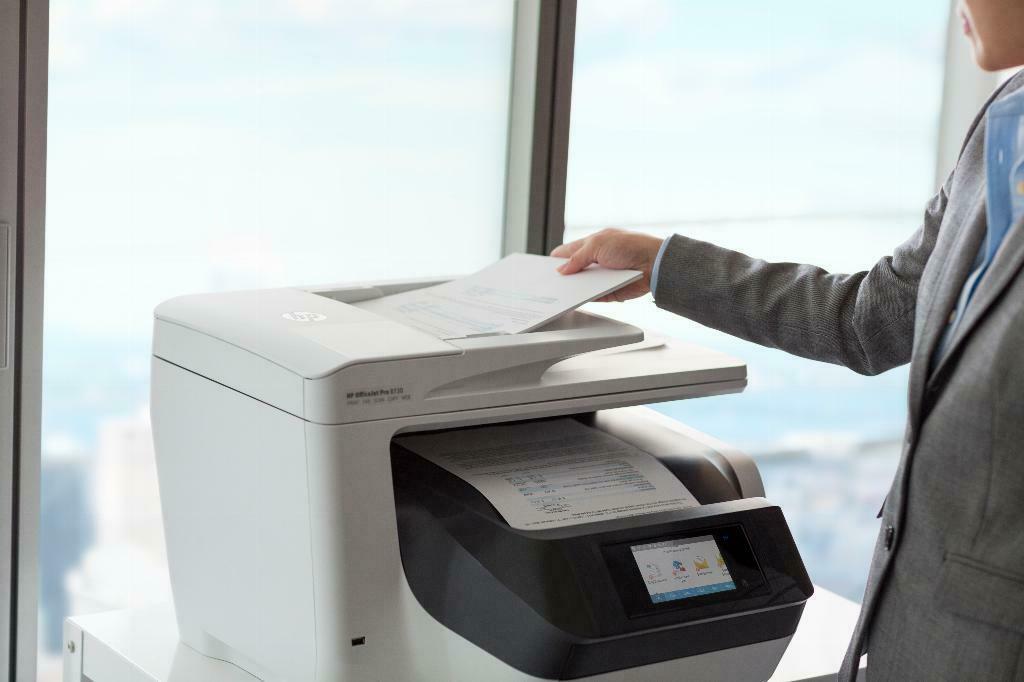 Impresora multifunción HP OfficeJet Pro 8730, Impresión, copia, escaneado, fax; Alimentador automático de documentos de 50 páginas; Impresión frontal USB; Escaneado a correo electrónico/PDF; Impresión a doble cara