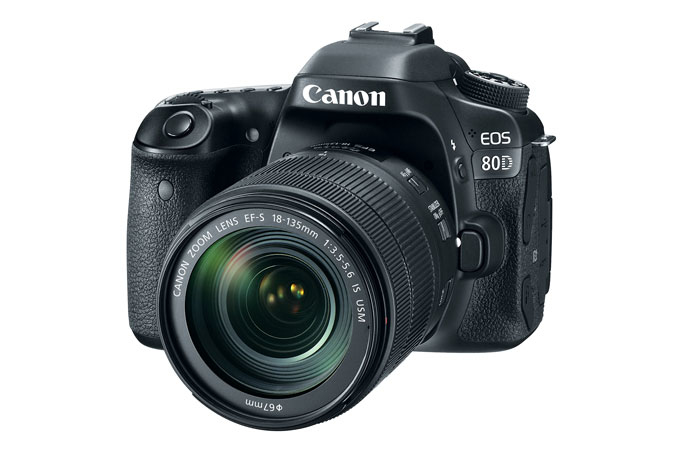 Canon EOS 80D + EF-S 18-135 IS USM Kit d'appareil-photo SLR 24,2 MP CMOS 6000 x 4000 pixels Noir - Neuf