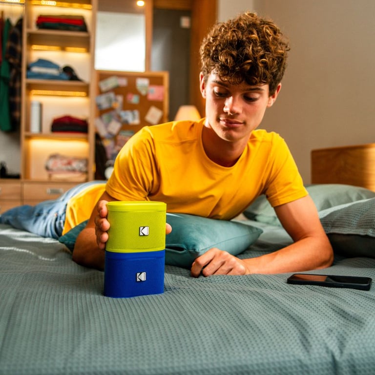 KODAK Soundbrix - Enceinte Bluetooth Magnétique avec Mécanisme de Docking, Sans Fil, Connectez jusqu'à 100 Enceintes, Autonomie de 3h, Charge Type-C, Puissance 5W RMS - Bleu - Neuf