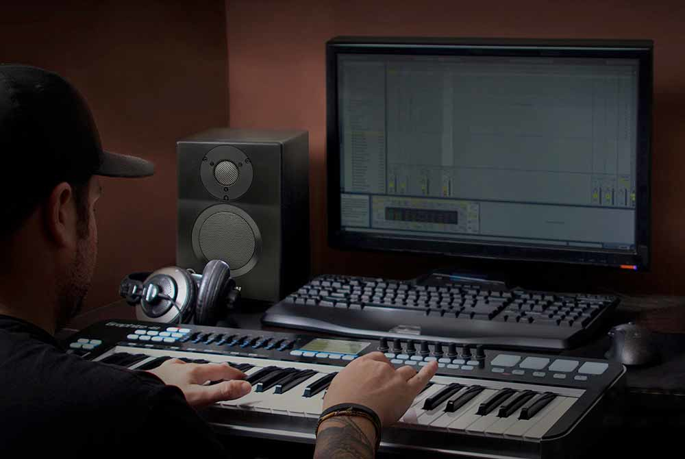 Moniteurs de Studio Samson MediaOne BT4 – 2 Voies 20 W Avec Fil & Sans Fil - vue 2