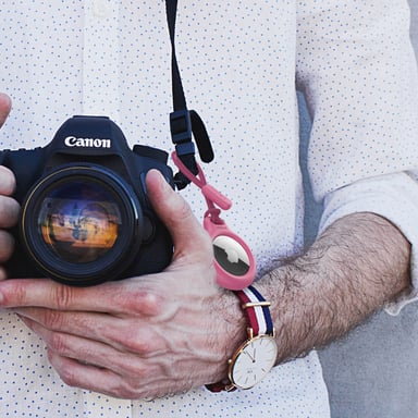 Soporte Belkin Secure AirTag con correa rosa