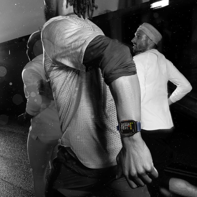 Apple Watch Ultra 2 GPS + Cellular, Boitier en titane or de 49 mm avec Boucle alpine Bleu foncé, S/M - Bon état