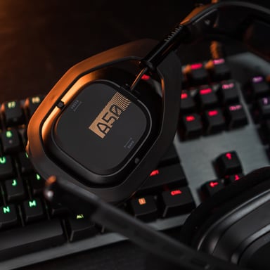 ASTRO Gaming A50 + Stazione Base Cuffia wireless ad archetto Play Nero, Oro