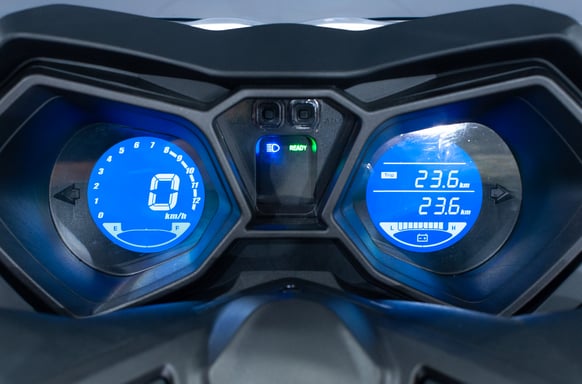 Leo90 - Scooter électrique 125cc - moteur 5100 W - 2 batteries 72V 50Ah, gris acier