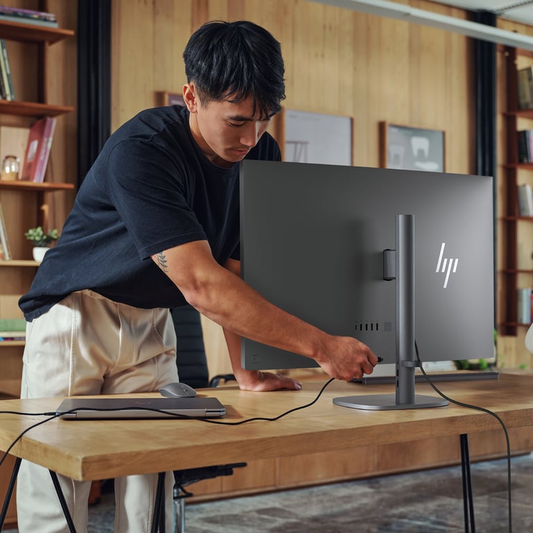 PC tout en un HP OmniStudio X 32 c1006nf 31 5 Écran 4K UHD Copilot+ Intel® Core™ Ultra 7 RAM SSD météore - vue 4