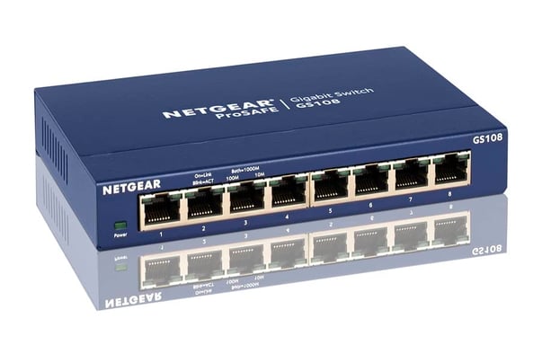 Netgear GS108 Switch Ethernet 8 Ports Métal Gigabit (10/100/1000), pour Une Connectivité Simple et Abordable, Protection ProSAFE & AmazonBasics Câble réseau Ethernet RJ45 catégorie 6-3 m - 5 câbles