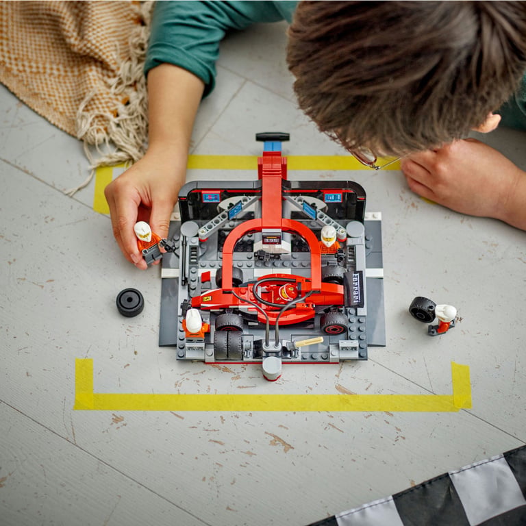 LEGO City Arrêt au Stand de F1 avec Voiture Ferrari 60443 - vue 7