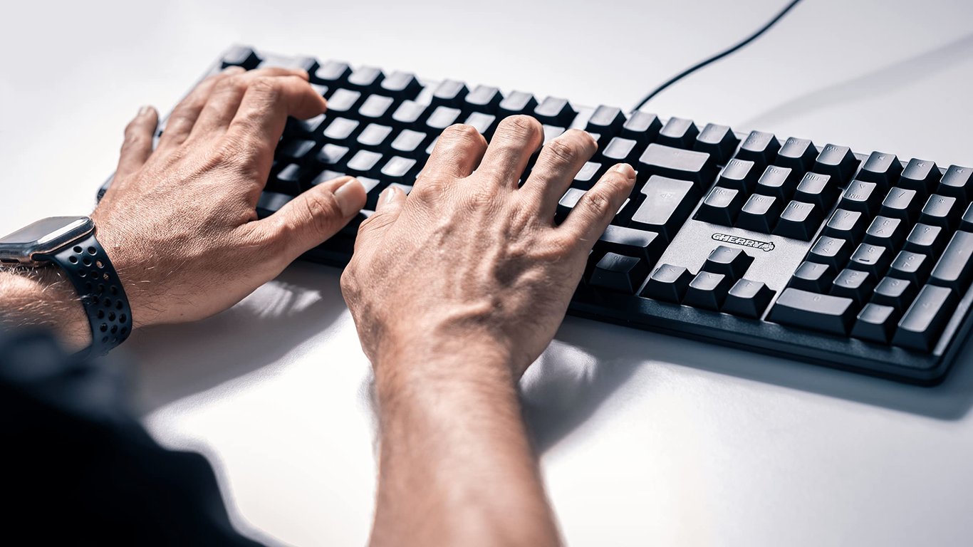 Cherry Clavier, USB, noir, RVB, DE - Neuf