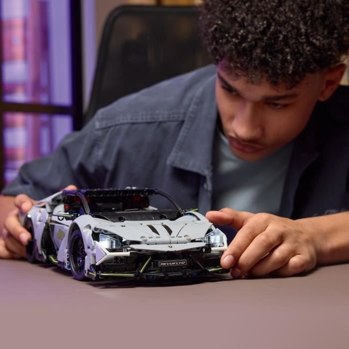 LEGO® Technic 42214 Supercar Lamborghini Revuelto - vue 5