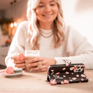 imoshion Design Softcase Bookcase pour Apple iPhone 13 Pro - Blossom Watercolor Black