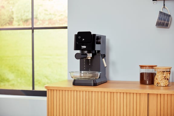 Machine à expresso automatique Beko CEP5302B, 15 bars, écran tactile, buse vapeur et eau chaude