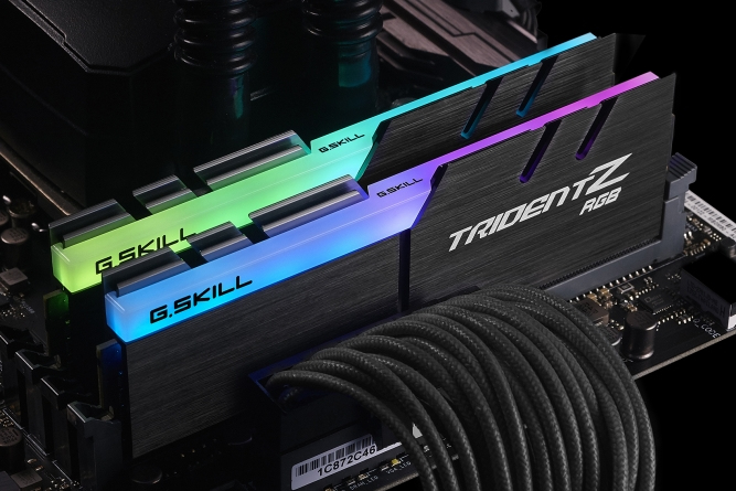 G.Skill Trident Z RGB 2x DDR4 3200 MHz CL16 - vue 4