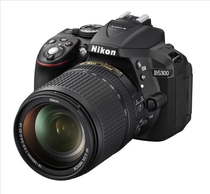 Nikon D5300 + Kit fotocamera reflex AF-S DX NIKKOR 18-140 mm VR 24,2 MP CMOS 6000 x 4000 pixel Nero