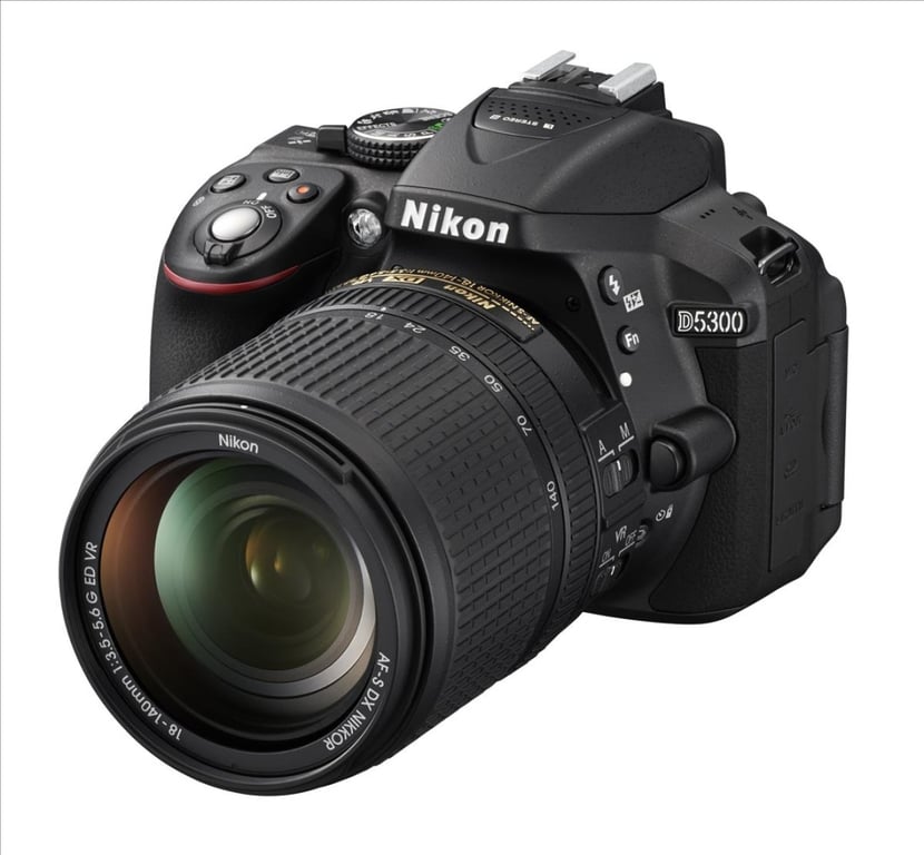 Nikon D5300 + AF-S DX NIKKOR 18-140mm VR Kit d'appareil-photo SLR 24,2 MP CMOS 6000 x 4000 pixels Noir - Neuf