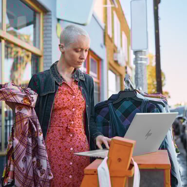 HP ENVY 16-h1019nf Intel® Core™ i7 i7-13700H Portátil 40,6 cm (16'') WQXGA 16 GB DDR5-SDRAM 1 TB SSD Intel Arc A370M Wi-Fi 6E (802.11ax) Windows 11 Home Plata