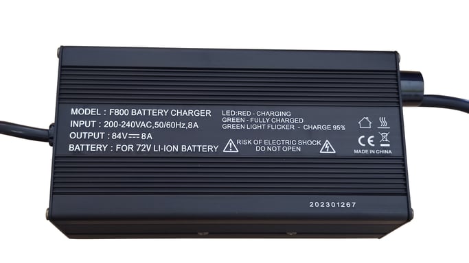 Chargeur 84V 8A pour Lycke Retro90