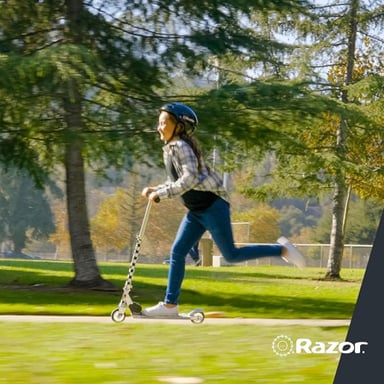Patinete plegable Infantil RAZOR A Checked Out Negro-Blanco