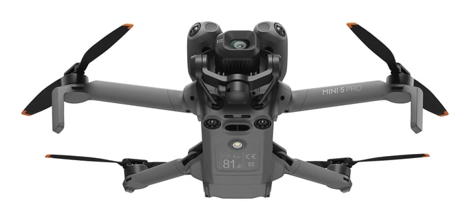 Drone Dji Mini 5 Pro Fly More Combo Gris con radio control