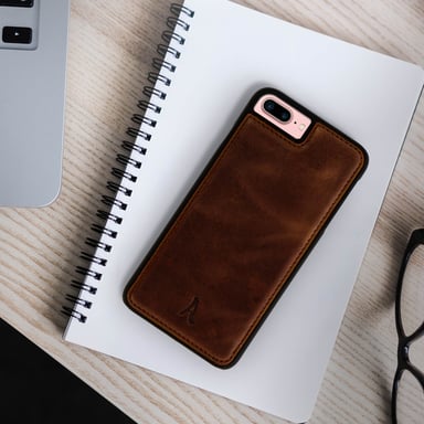 Coque iPhone 8+, 7+, 6+, 6S+ Protection Rigide Cuir Véritable Akashi Marron