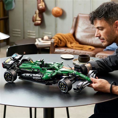 Voiture Aston Martin Aramco AMR25 F1 - vue 8