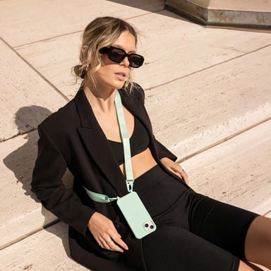 Selencia Coque silicone avec cordon amovible pour Apple iPhone 15 Pro Max - Turquoise