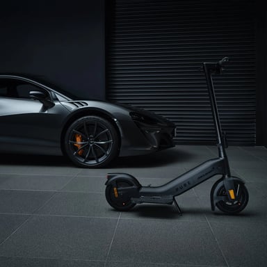 Pure Electric x McLaren 500 W Edición Especial Scooter Eléctrico Negro