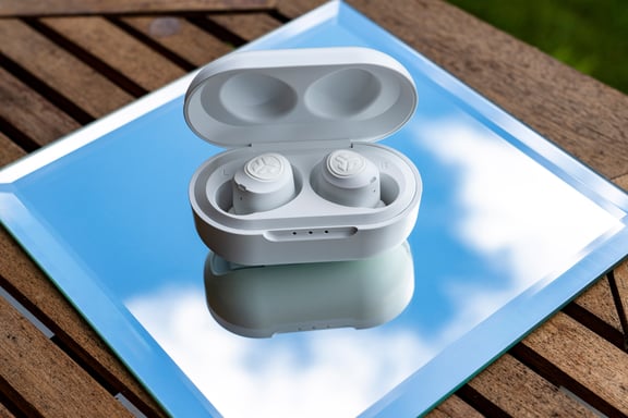 JLab IEUEBJBUDSAIRRWHT82 auricular y casco Auriculares True Wireless Stereo (TWS) Dentro de oído Música Bluetooth Blanco