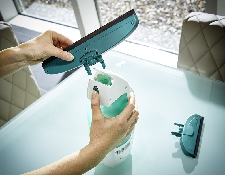 Leifheit Aspirateur à vitres Dry & Clean set nettoyage sans trace ni goutte pour les surfaces lisses lave vitre électrique utilisable à 360° - vue 4