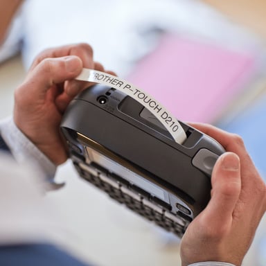 Brother PT-D210 impresora de etiquetas Transferencia térmica 180 x 180 DPI 20 mm/s QWERTY