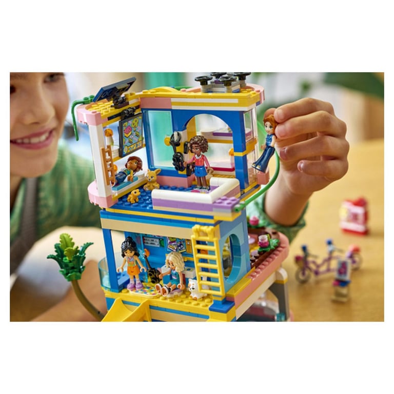 LEGO Friends Le Club-House de Heartlake City 42689 - vue 5