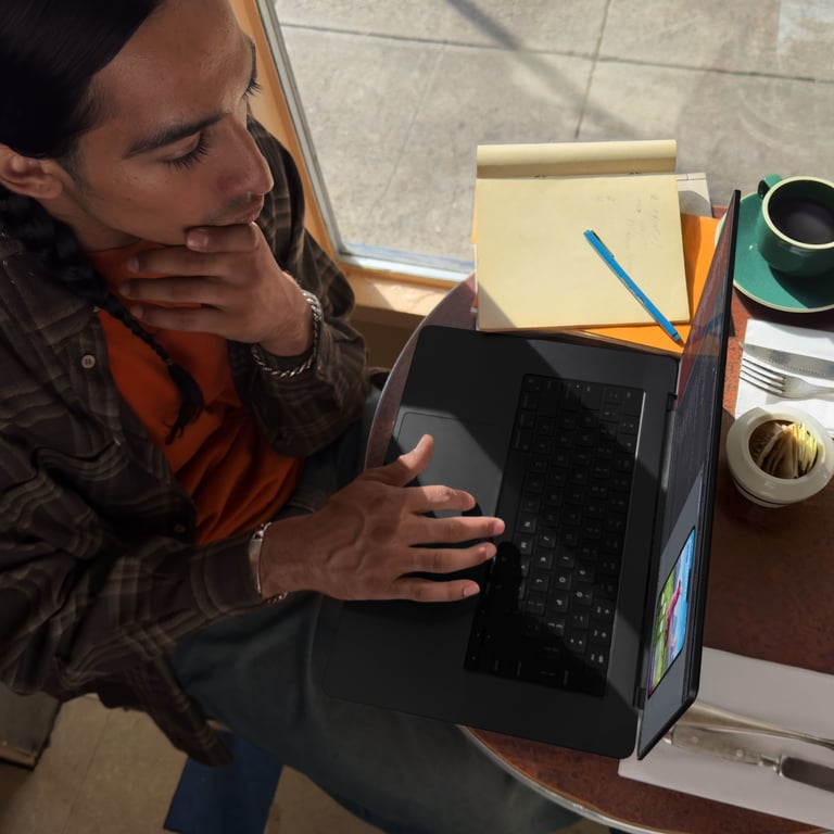 MacBook Pro M3 Max (2023) 16.2', 1 To 48 Go Apple GPU 40, Noir sidéral - AZERTY - Bon état