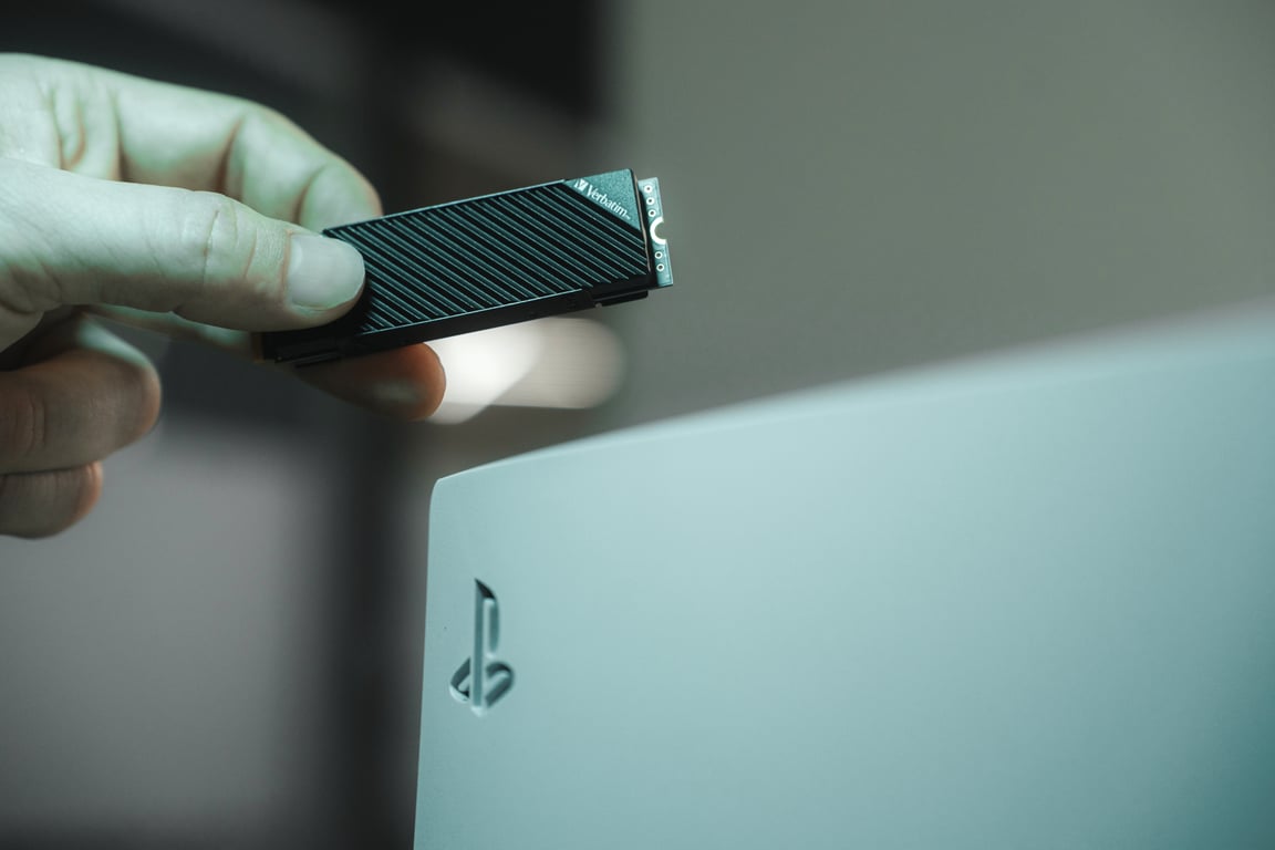 Verbatim Vi7000G Republic of Gamers SSD 4 To interne .2 2280 PCIe 4.0 x4 NVMe dissipateur de chaleur intégré - vue 4