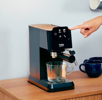 Machine à expresso automatique Beko CEP5302B, 15 bars, écran tactile, buse vapeur et eau chaude