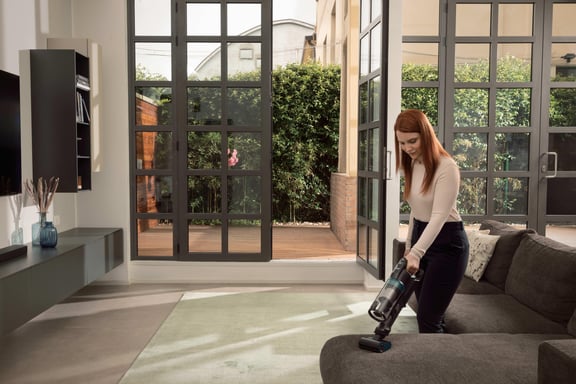 Hoover HF1P10P 011 Aspiradora escoba Batería Secar Sin bolsa 0,7 L 165 W Negro, Azul 2,2 Ah