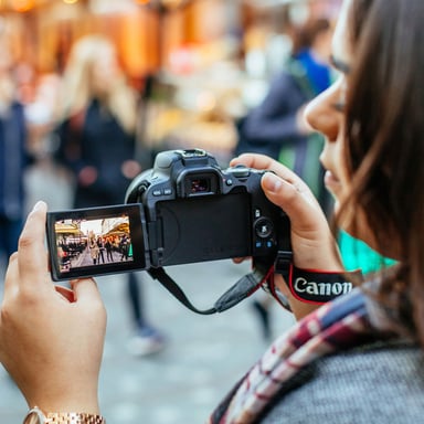 Canon EOS 200D + EF-S 18-55mm f/4-5.6 IS STM Kit d'appareil-photo SLR 24,2 MP CMOS 6000 x 4000 pixels Noir