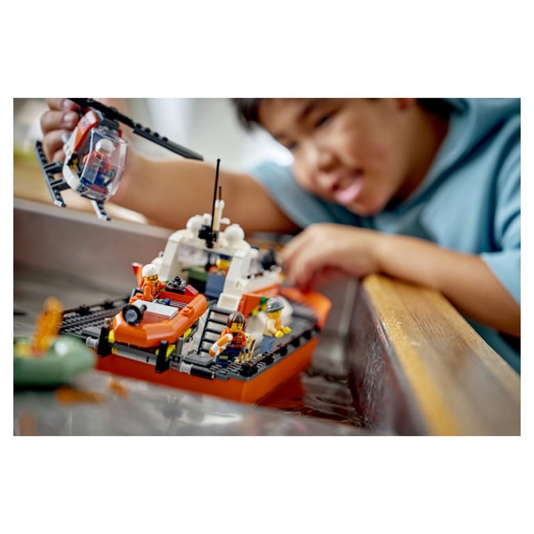 LEGO City Le Bateau de Sauvetage et l’Hélicoptère des Garde-Côtes 60504 - vue 5