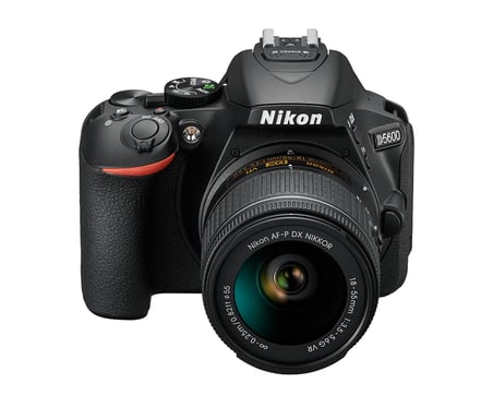 Nikon D5600 + AF-P DX 18-55 mm VR + kit fotocamera reflex SD da 16 GB 24,2 MP CMOS 6000 x 4000 pixel Nero