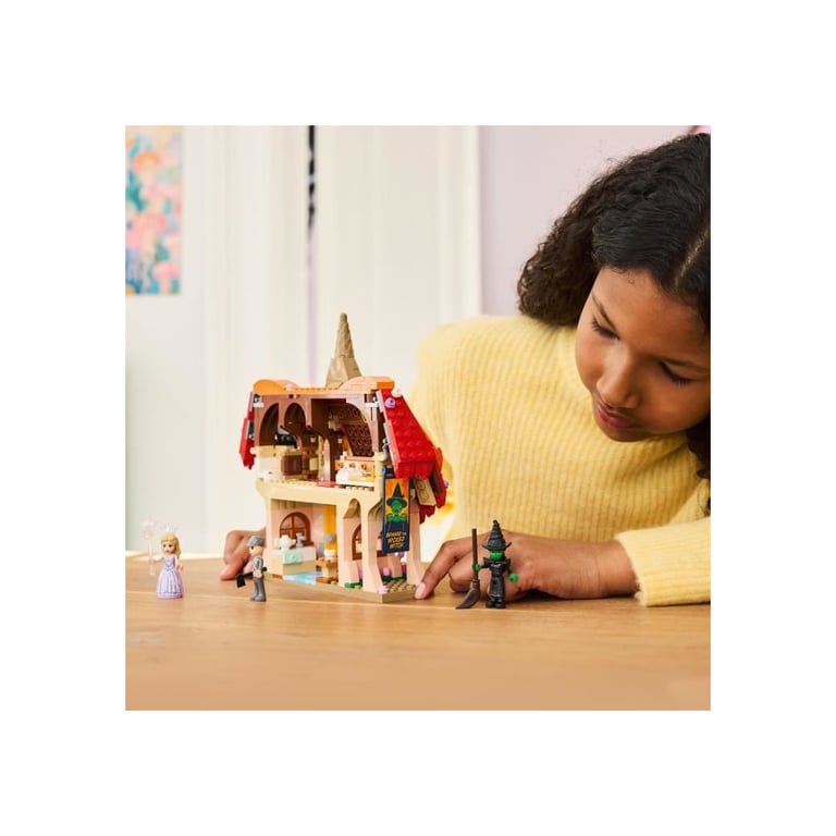 Glinda et Elphaba au pays des Munchkins - vue 8