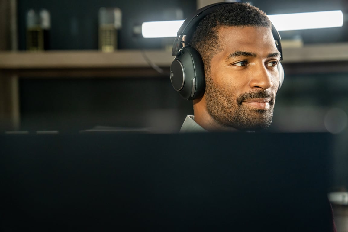 Micro casque sans fil Poly Voyager Voyager Surround 80 UC Bluetooth + adaptateur USB C et USB A - vue 6