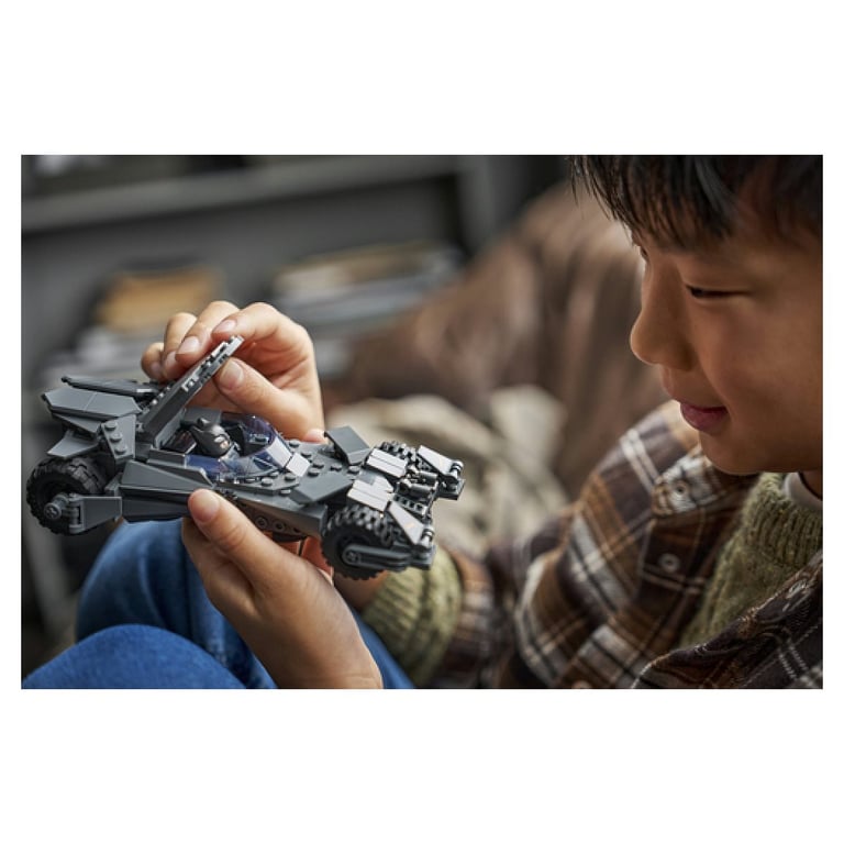 LEGO DC Batman La Batmobile de Batman v Superman 76331 - vue 6